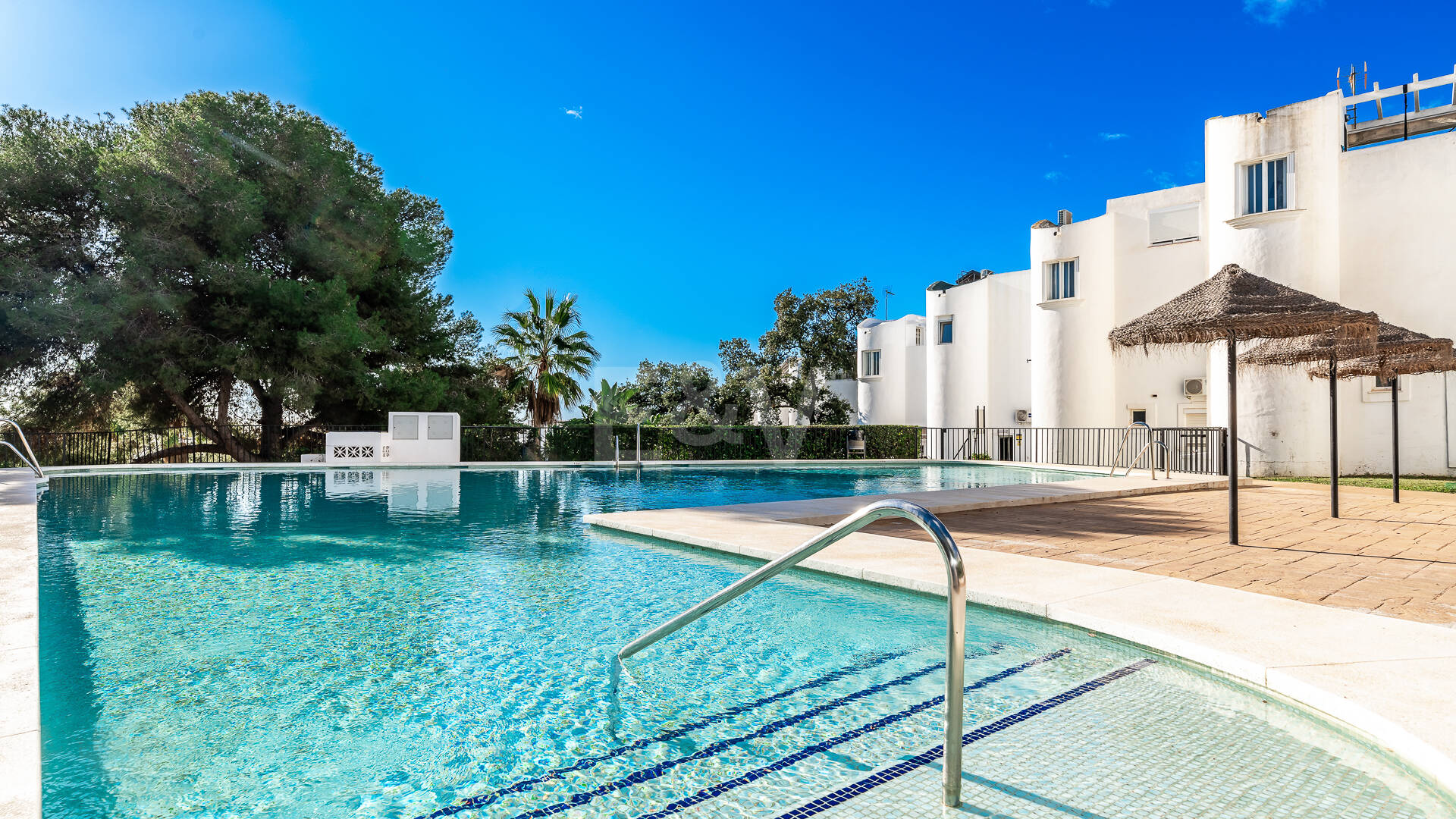 Luxury Modernized Townhouse close to Cabopino