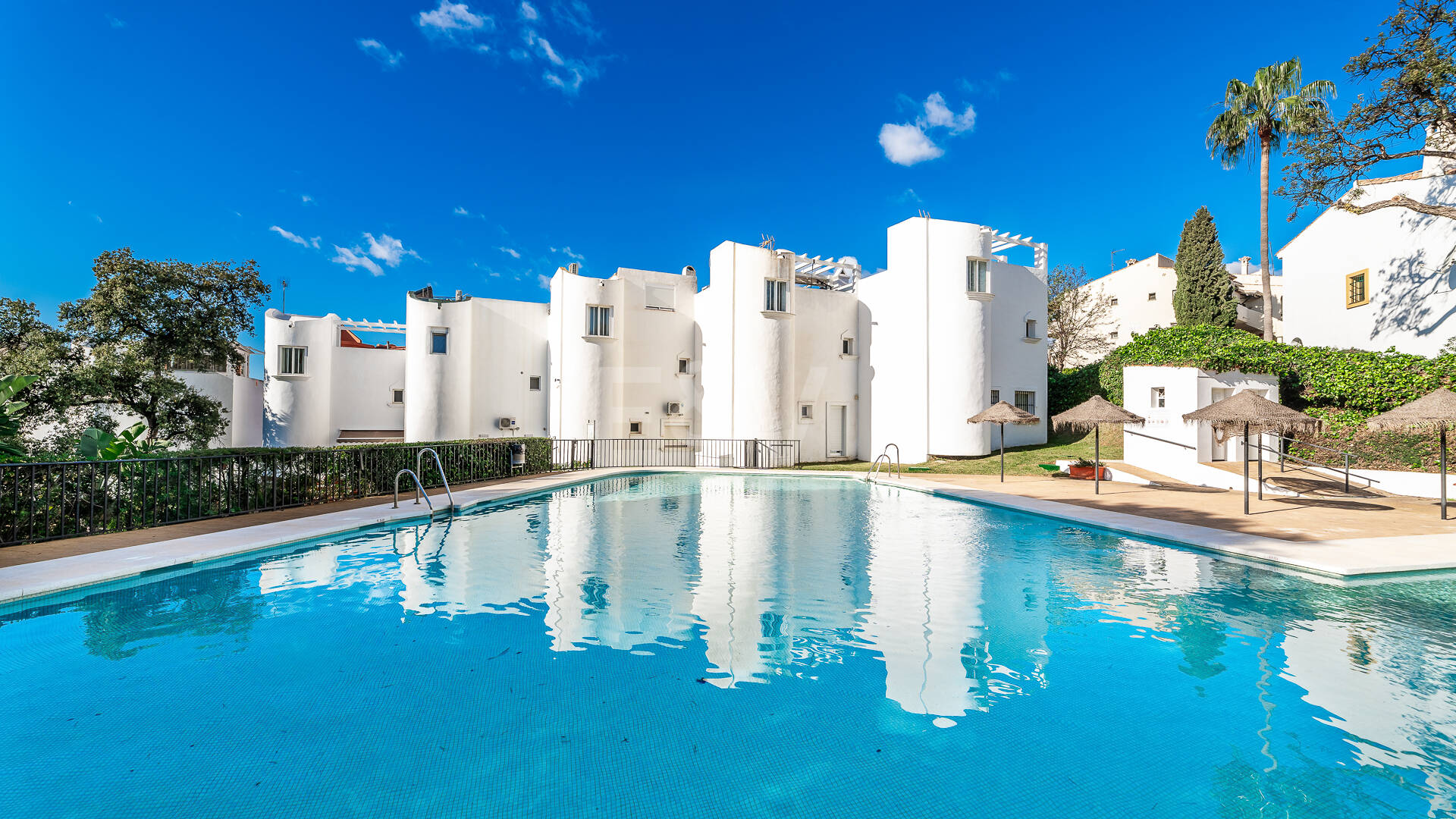 Luxury Modernized Townhouse close to Cabopino