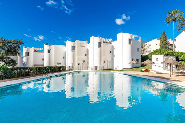 Luxury Modernized Townhouse close to Cabopino