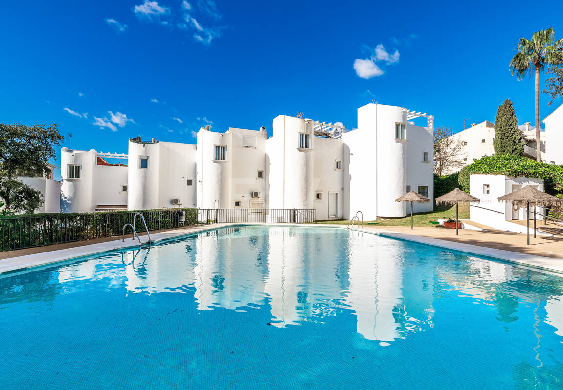 Luxury Modernized Townhouse close to Cabopino