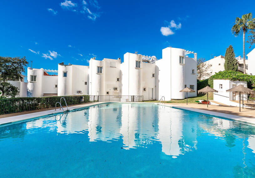 Luxury Modernized Townhouse close to Cabopino