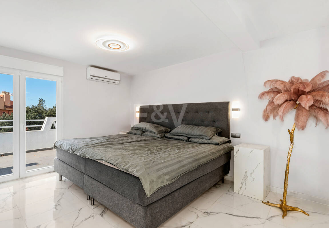 Luxury Modernized Townhouse close to Cabopino