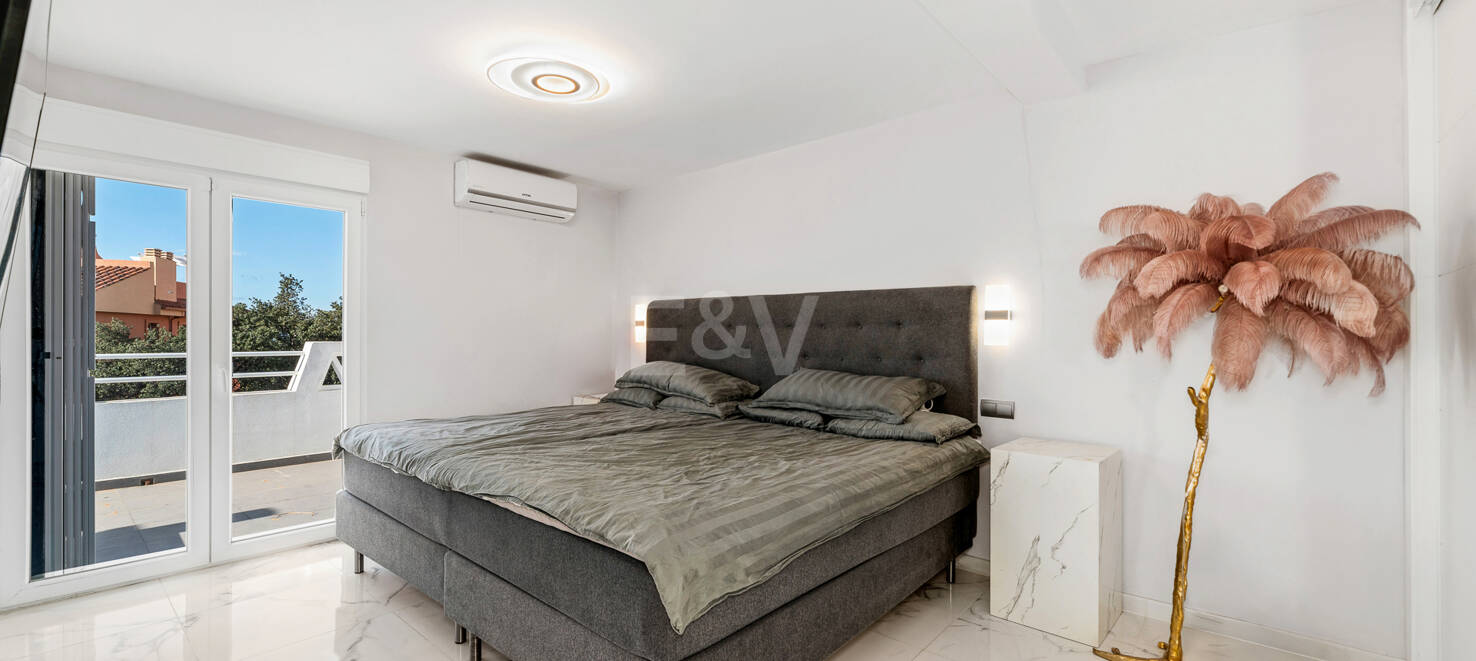 Luxury Modernized Townhouse close to Cabopino
