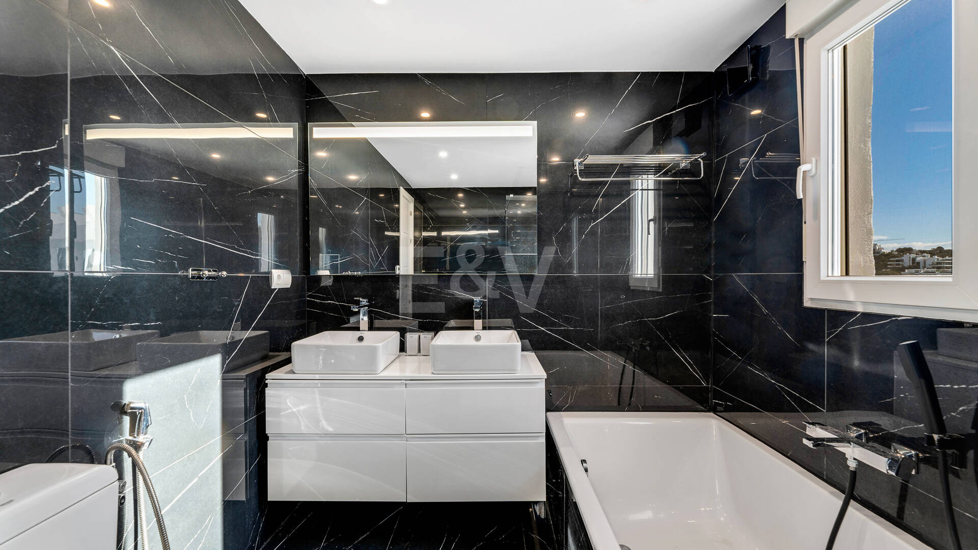 Luxury Modernized Townhouse close to Cabopino