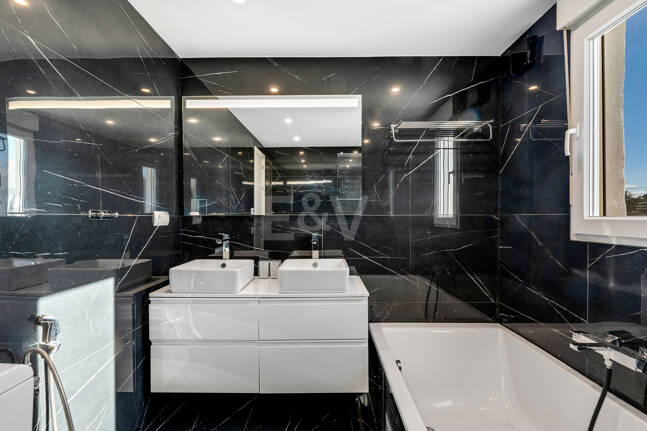 Luxury Modernized Townhouse close to Cabopino