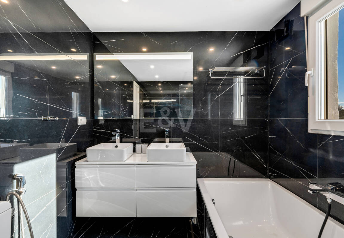 Luxury Modernized Townhouse close to Cabopino