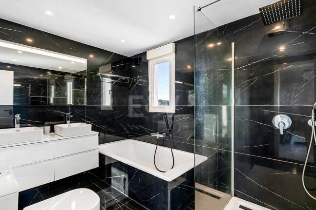 Luxury Modernized Townhouse close to Cabopino