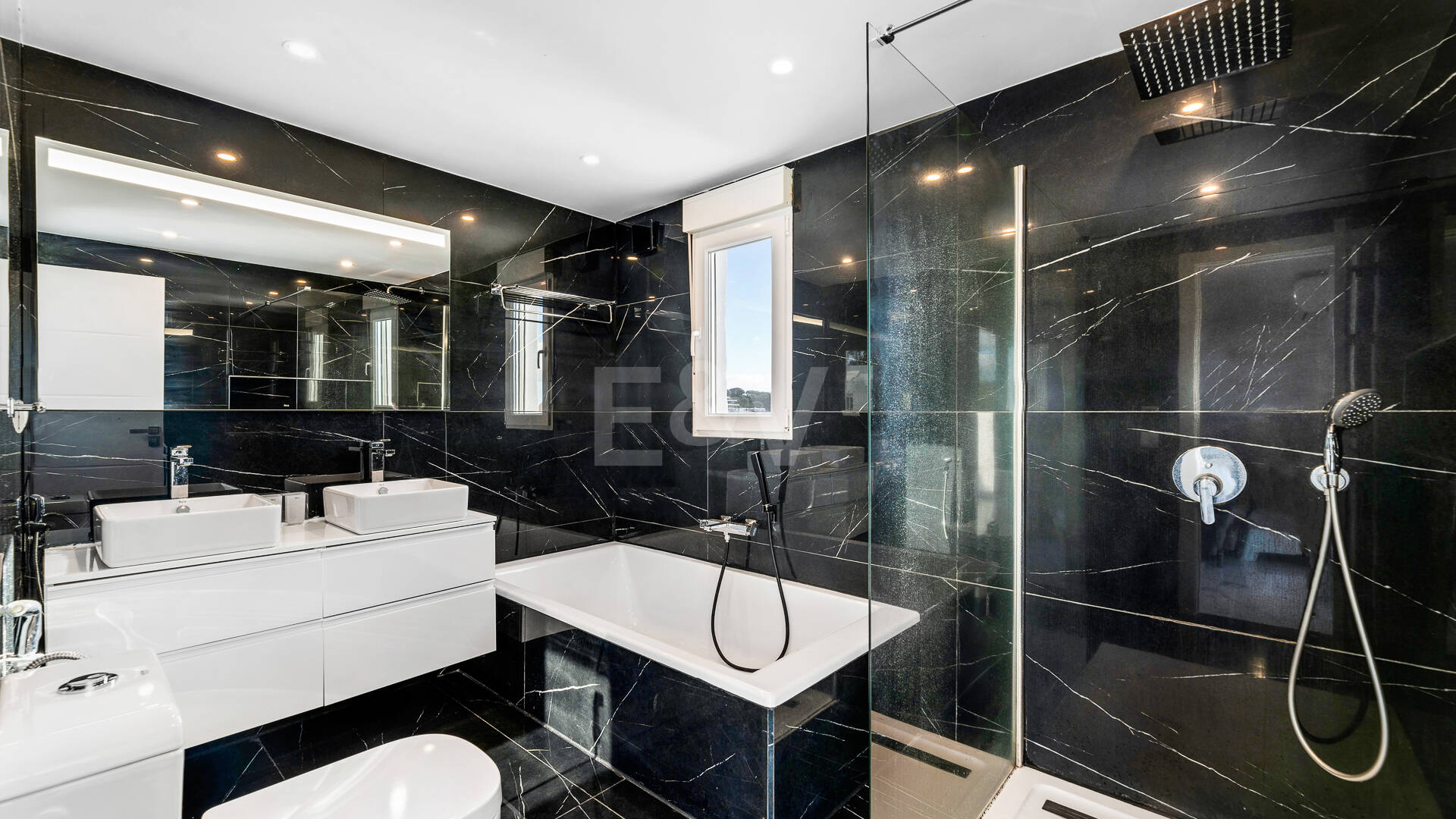 Luxury Modernized Townhouse close to Cabopino