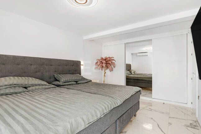 Luxury Modernized Townhouse close to Cabopino