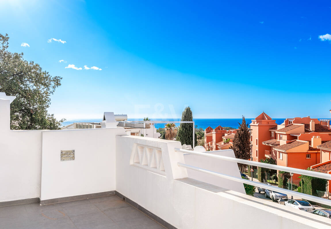 Luxury Modernized Townhouse close to Cabopino