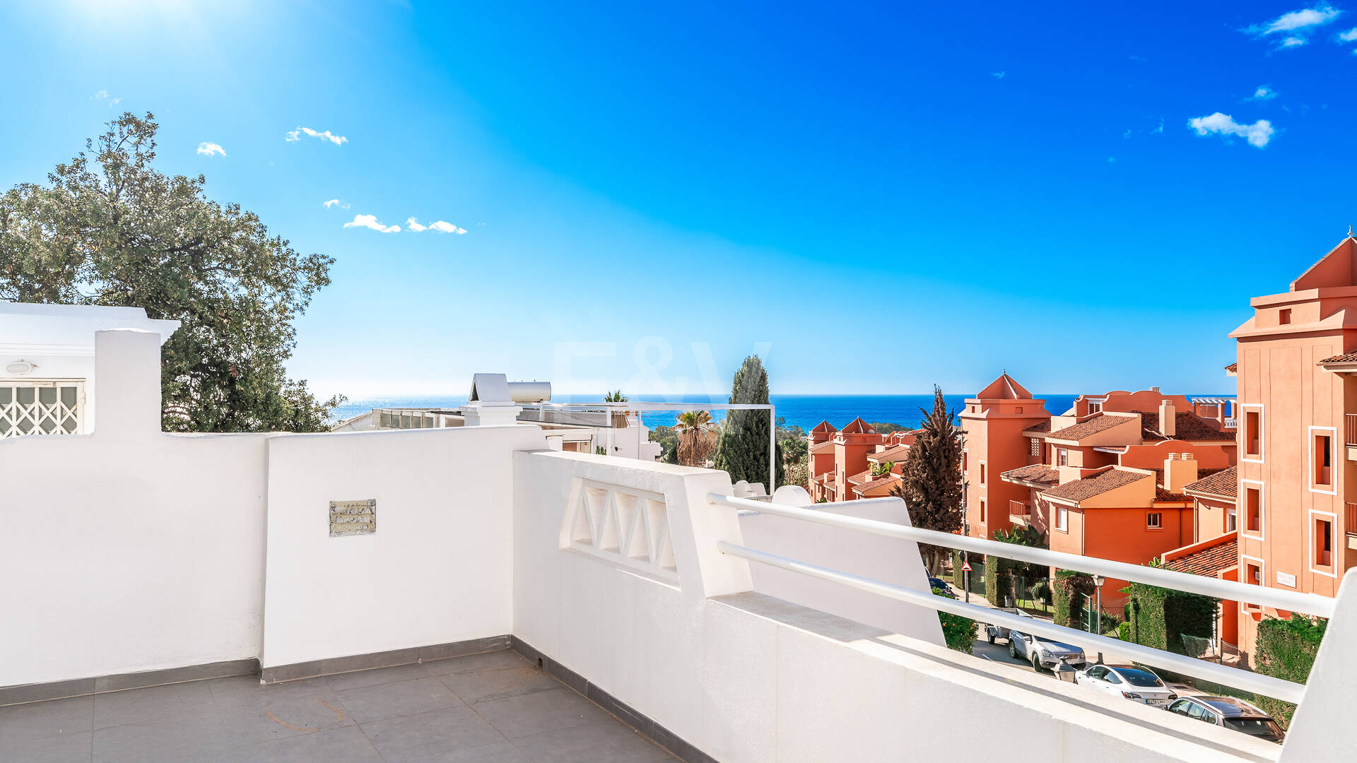 Luxury Modernized Townhouse close to Cabopino