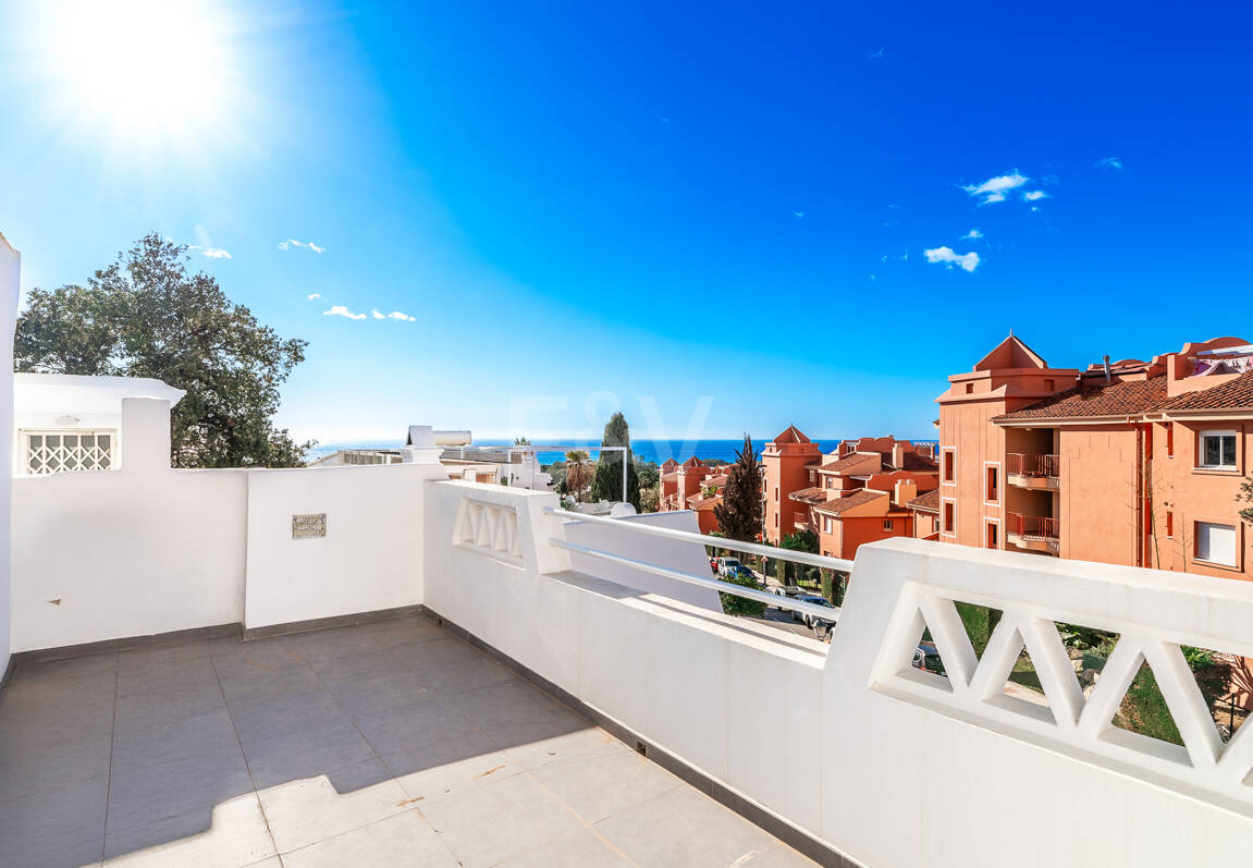 Luxury Modernized Townhouse close to Cabopino