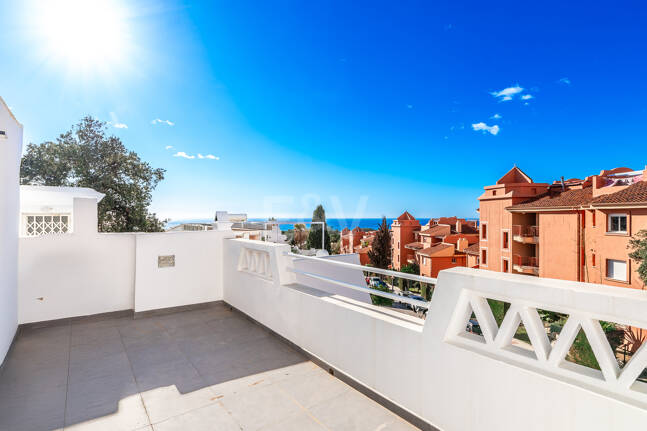 Luxury Modernized Townhouse close to Cabopino