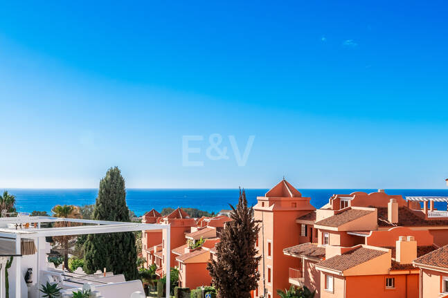 Luxury Modernized Townhouse close to Cabopino