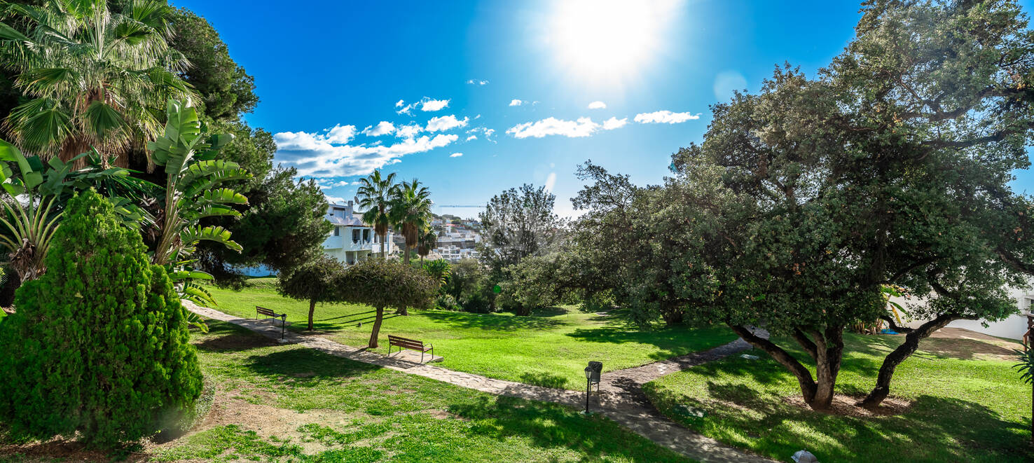 Luxury Modernized Townhouse close to Cabopino