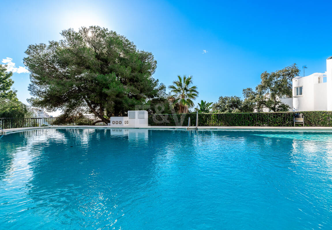 Luxury Modernized Townhouse close to Cabopino