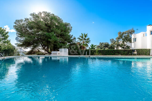 Luxury Modernized Townhouse close to Cabopino