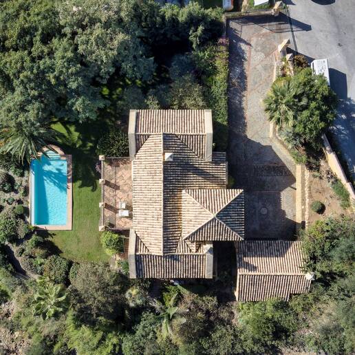 Autentisk andalusisk villa i El Madroñal inbäddad i pittoresk dal!