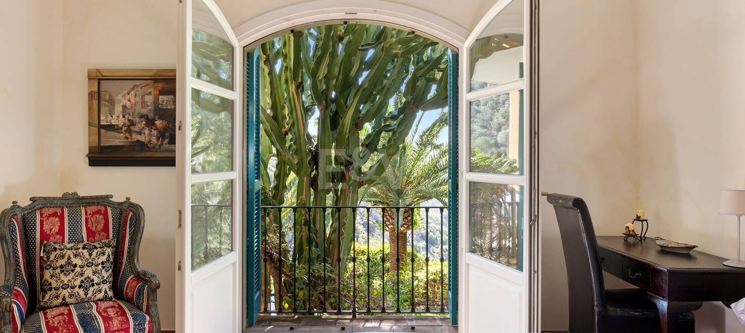 Autentisk andalusisk villa i El Madroñal inbäddad i pittoresk dal!