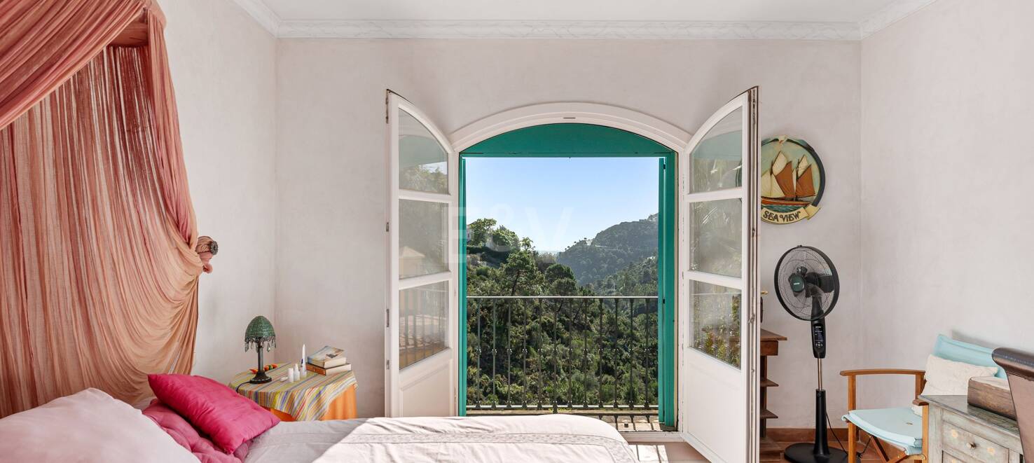 Autentisk andalusisk villa i El Madroñal inbäddad i pittoresk dal!