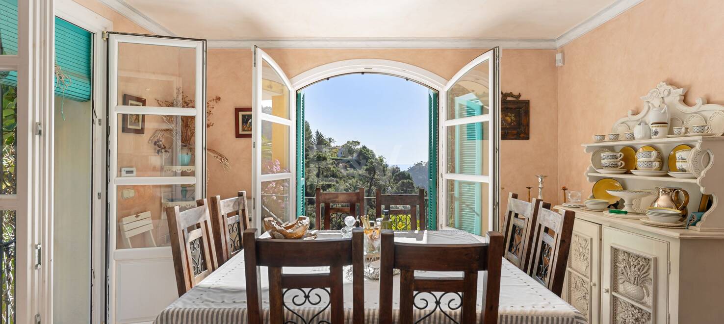 Autentisk andalusisk villa i El Madroñal inbäddad i pittoresk dal!