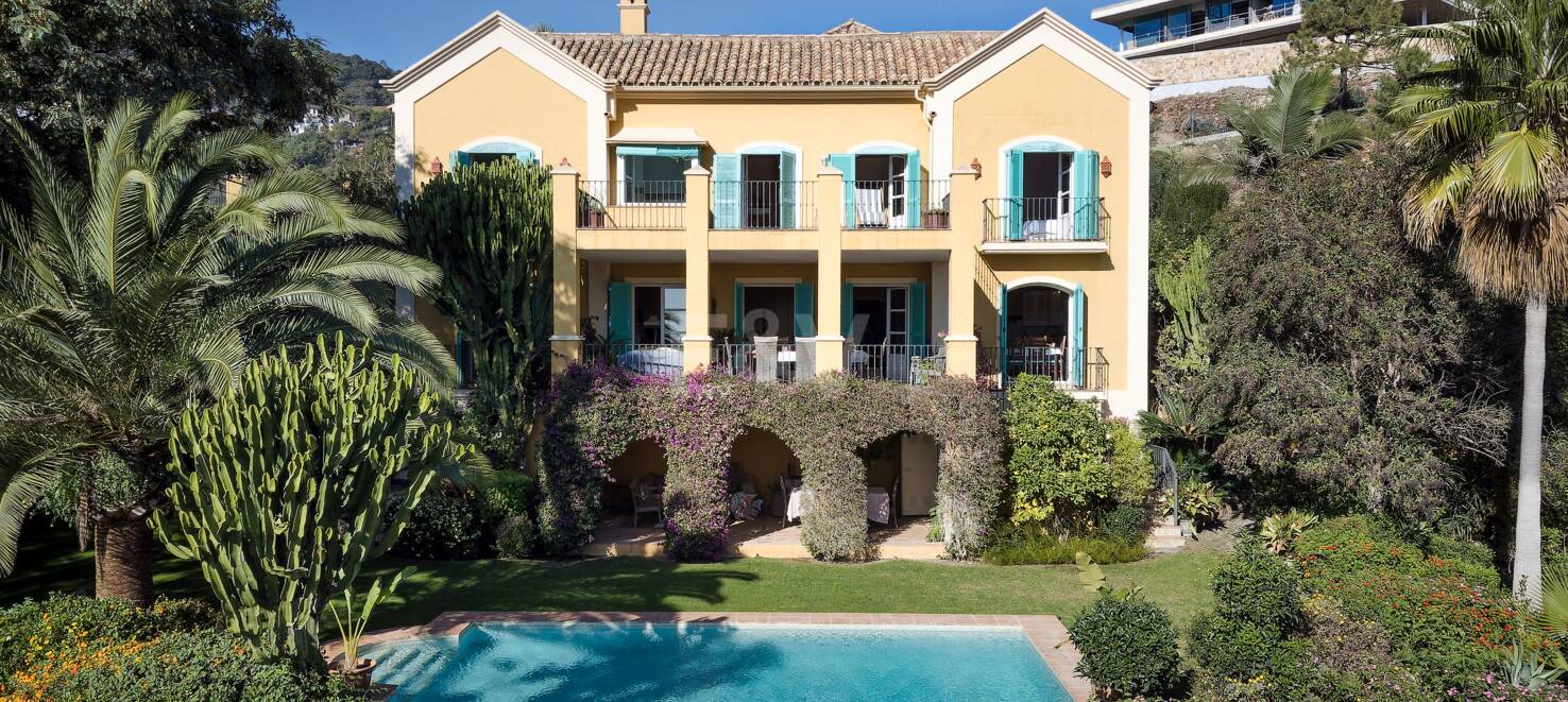 Autentisk andalusisk villa i El Madroñal inbäddad i pittoresk dal!