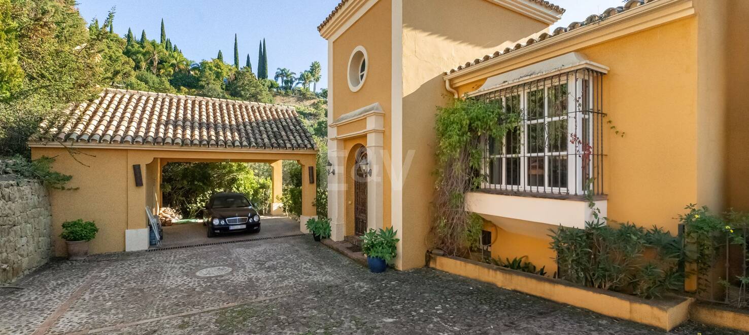 Autentisk andalusisk villa i El Madroñal inbäddad i pittoresk dal!