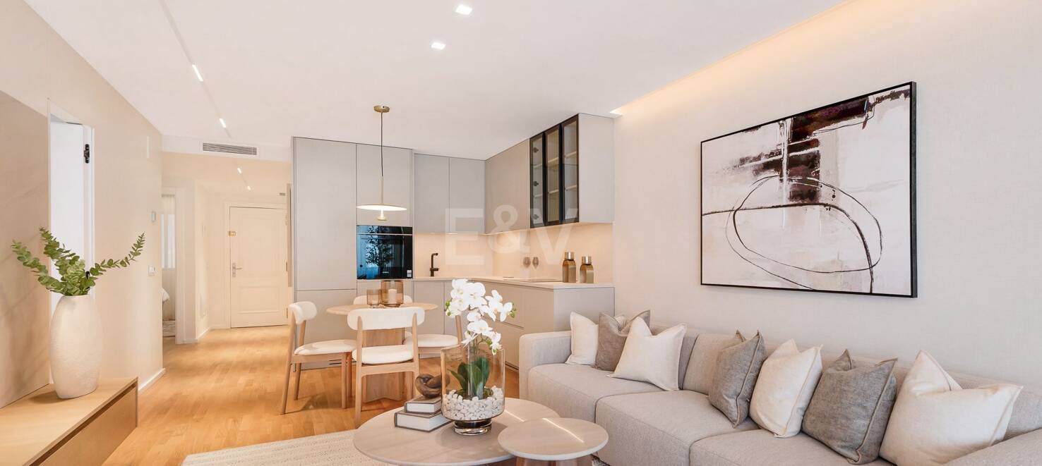Exklusiv, moderniserad lägenhet direkt i Puerto Banús
