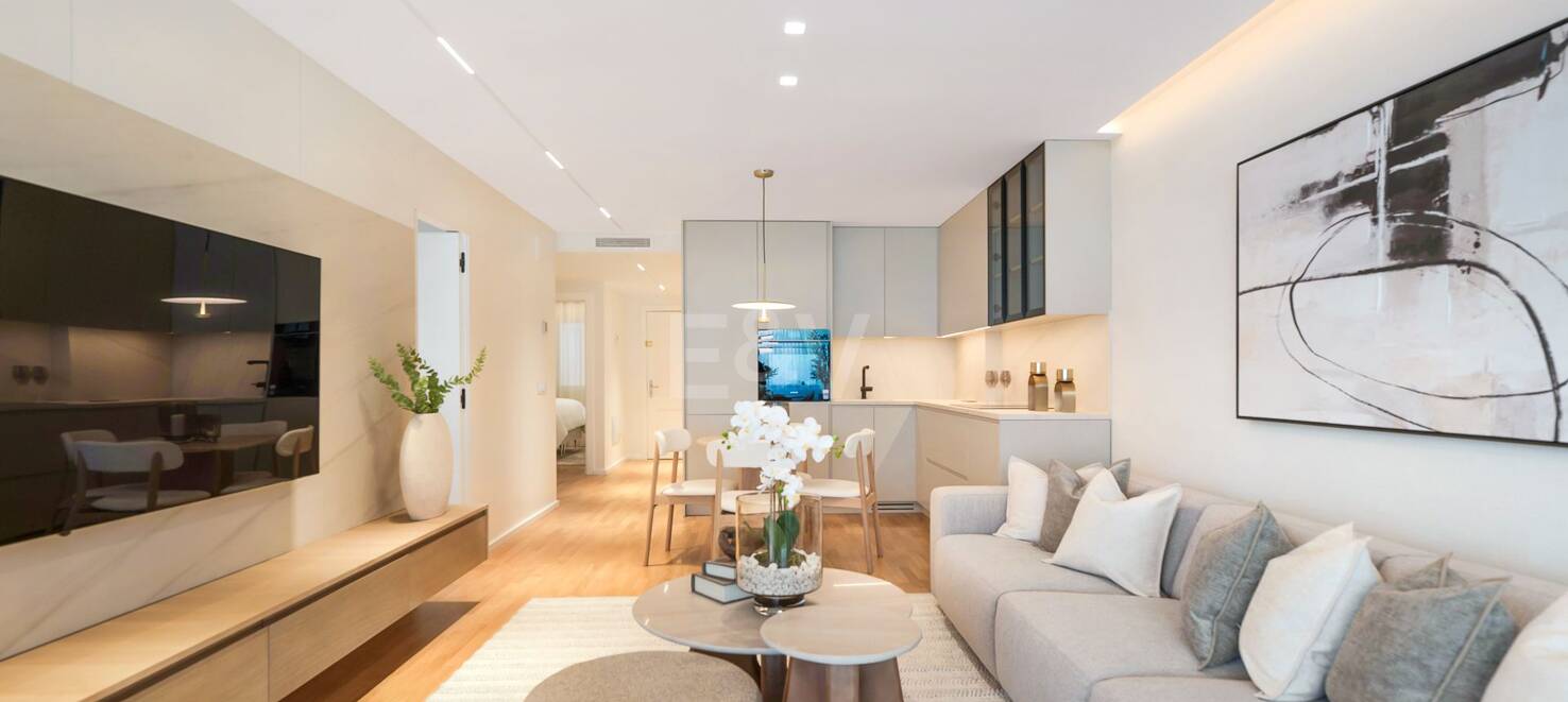 Exklusiv, moderniserad lägenhet direkt i Puerto Banús