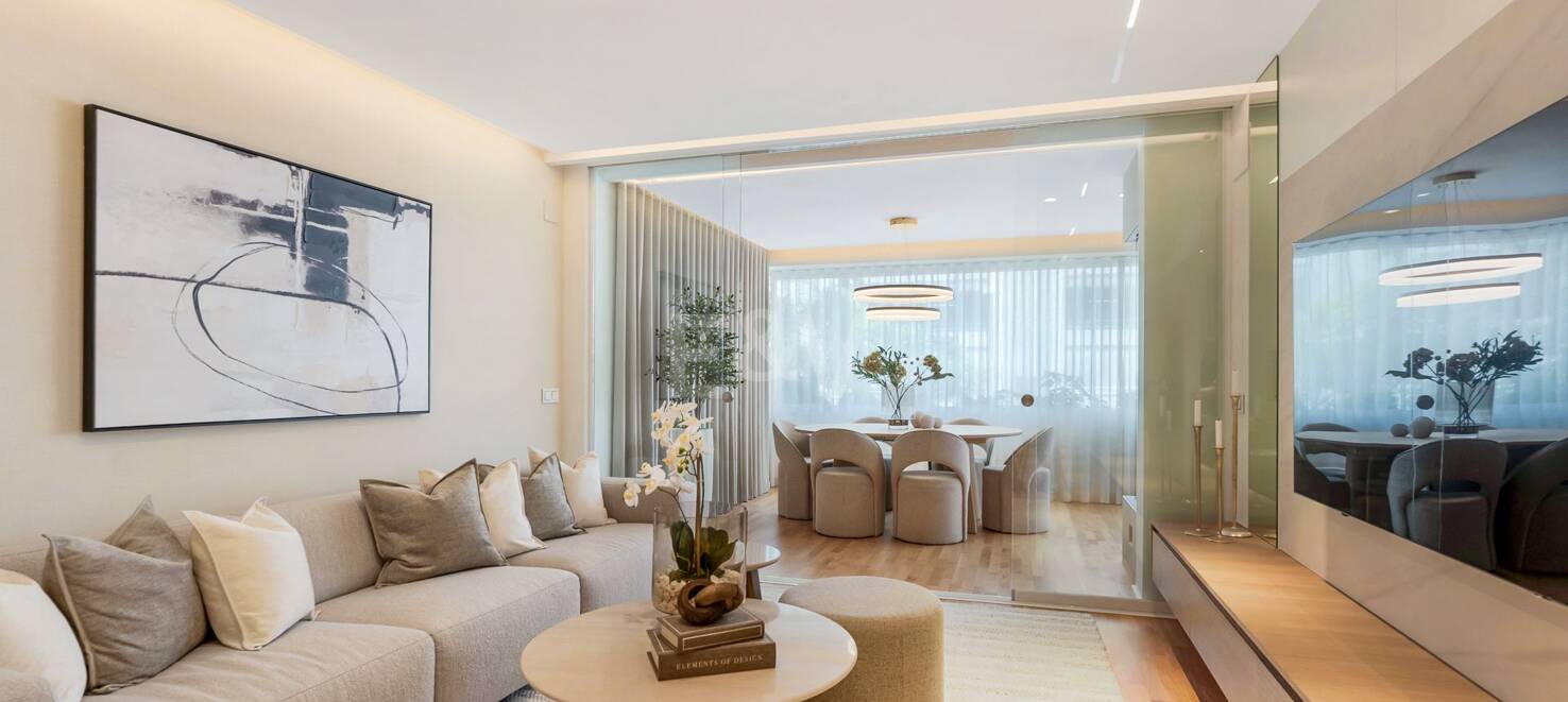 Exklusiv, moderniserad lägenhet direkt i Puerto Banús