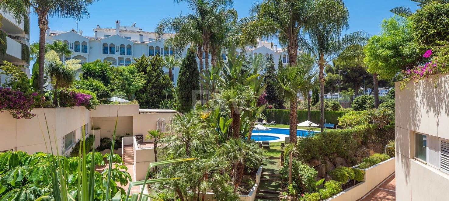 Exklusiv, moderniserad lägenhet direkt i Puerto Banús