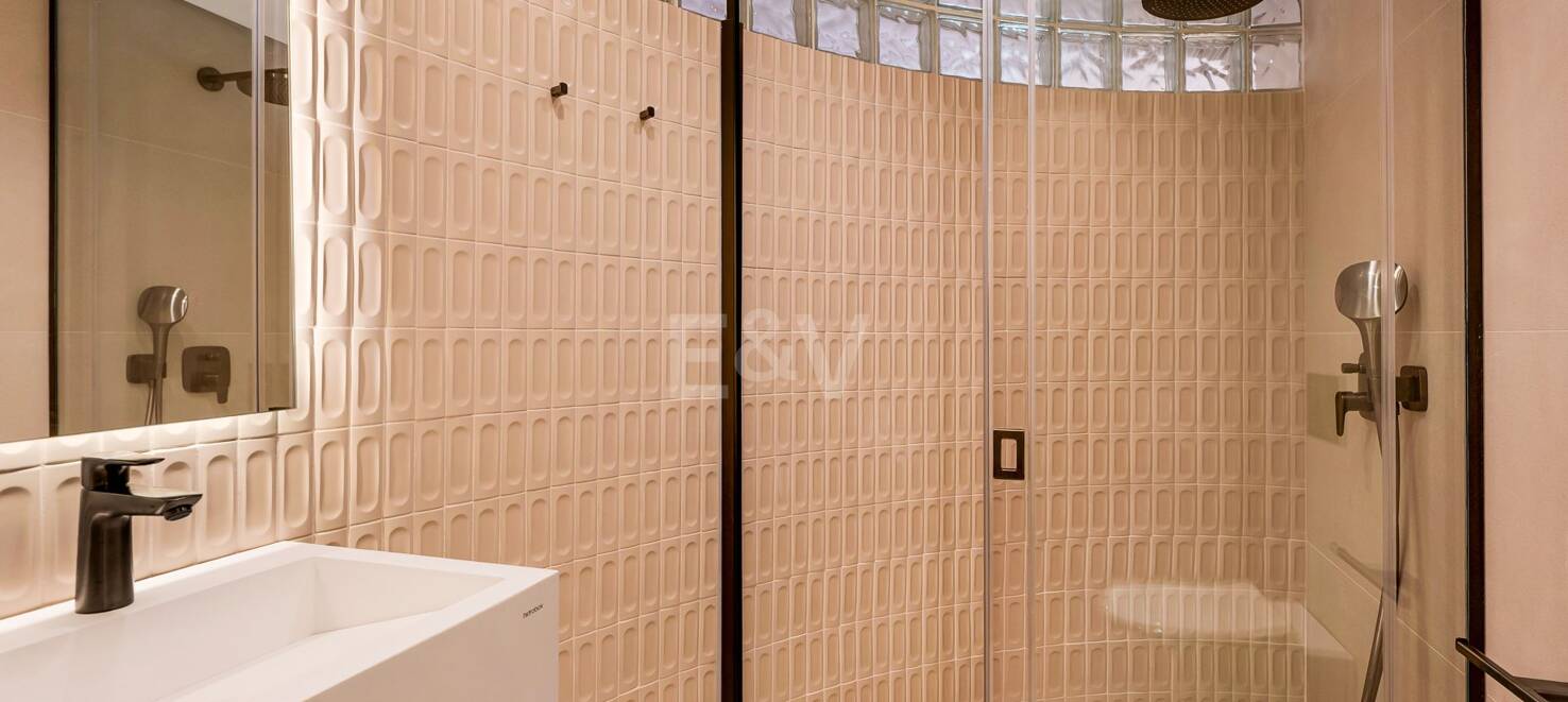 Exklusiv, moderniserad lägenhet direkt i Puerto Banús