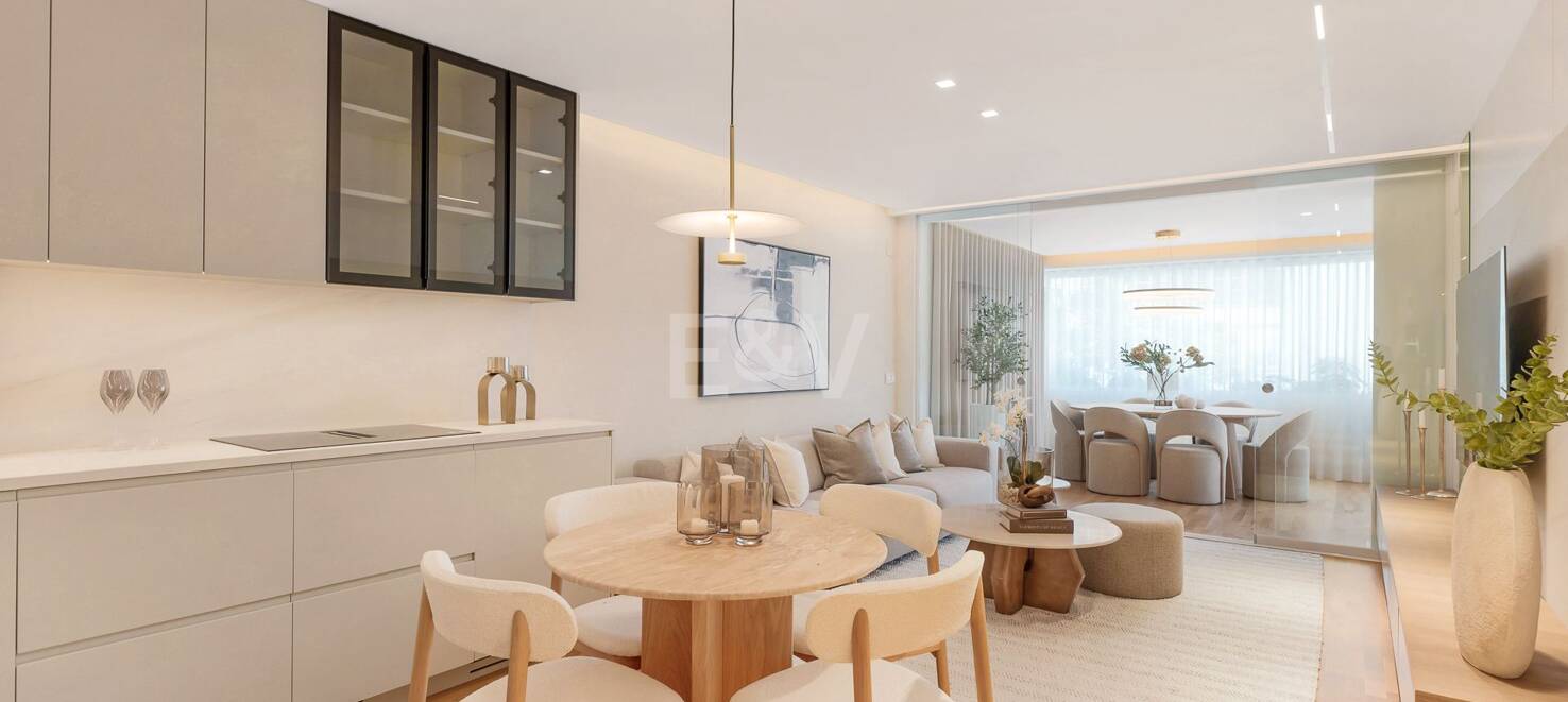 Exklusiv, moderniserad lägenhet direkt i Puerto Banús