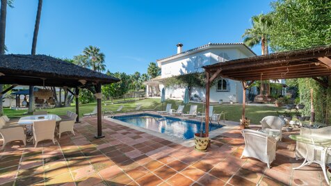 Villa espaciosa con encanto andaluz en Rocío de Nagüeles