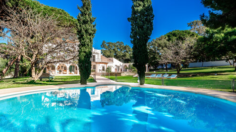 Exclusive Beachside Villa in Elviria on a Plot of 7000m2