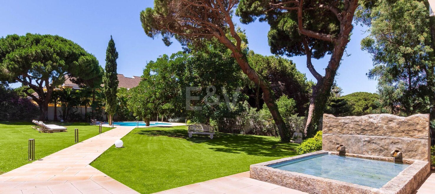 Villa exclusive à Elviria sur un terrain de 7000m2