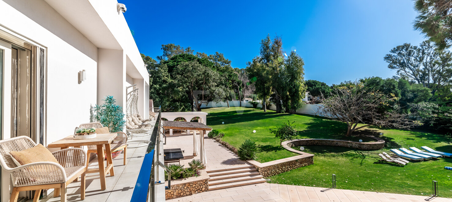 Villa exclusive à Elviria sur un terrain de 7000m2