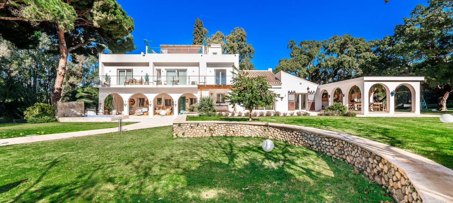 Villa exclusive à Elviria sur un terrain de 7000m2