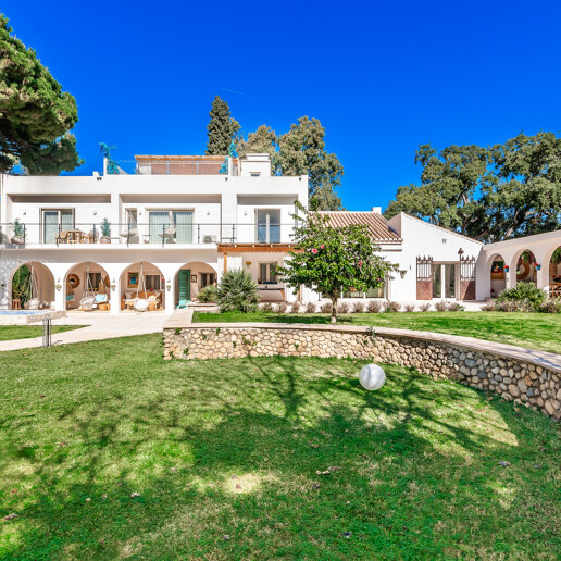 Villa exclusive à Elviria sur un terrain de 7000m2