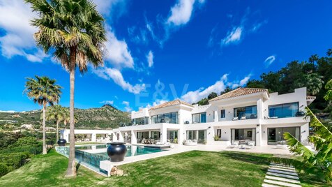 Impresionante Villa en Primera Línea de Golf con Cualidades Sobresalientes en Marbella Club Golf Resort