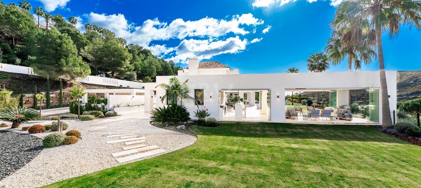 Magnificent Frontline Golf Villa with Outstanding Qualities in Marbella Club Golf Resort