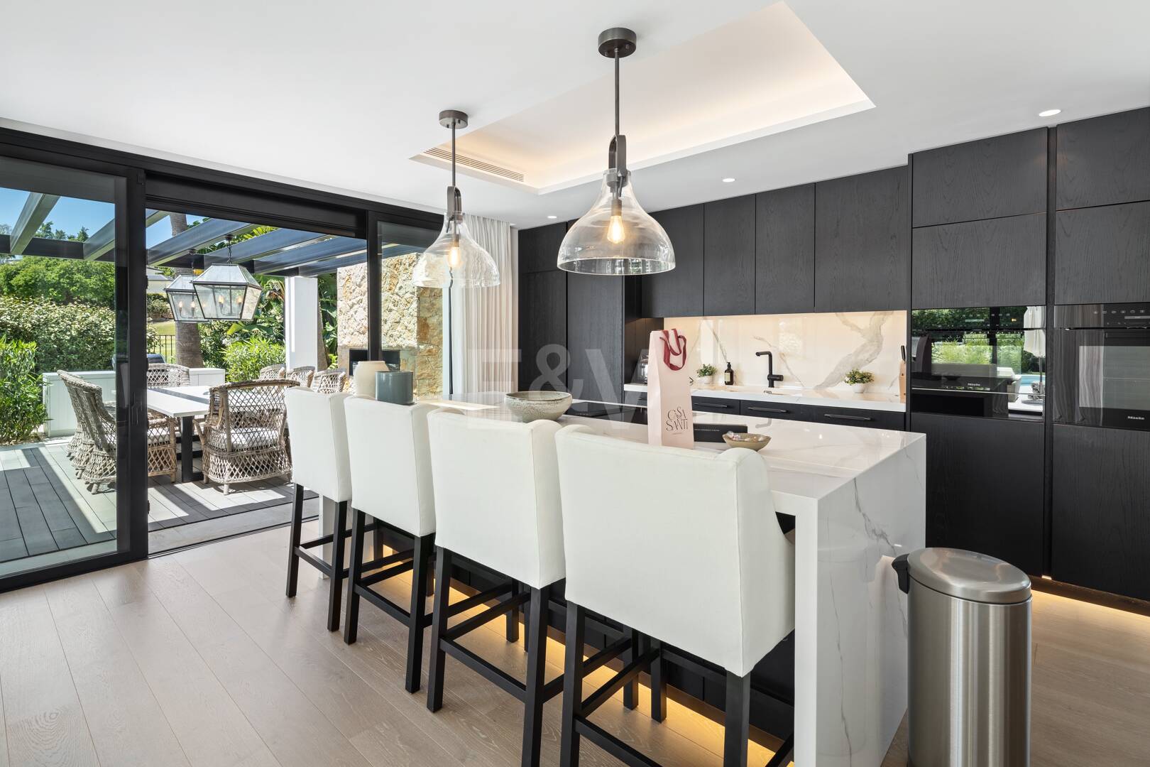 Luxury villa overlooking the Aloha golf course