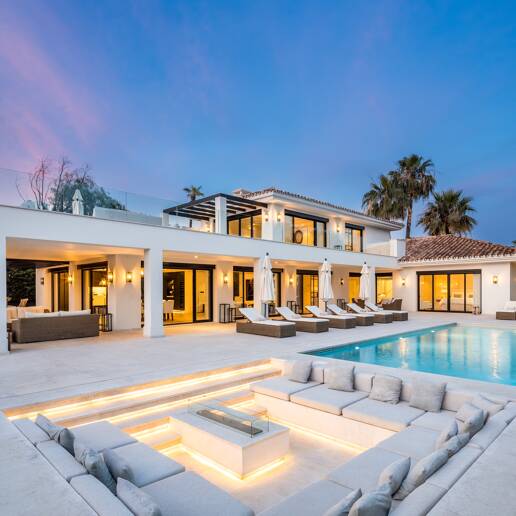 Luxury villa overlooking the Aloha golf course