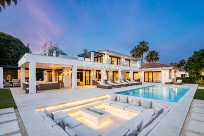 Luxury villa overlooking the Aloha golf course