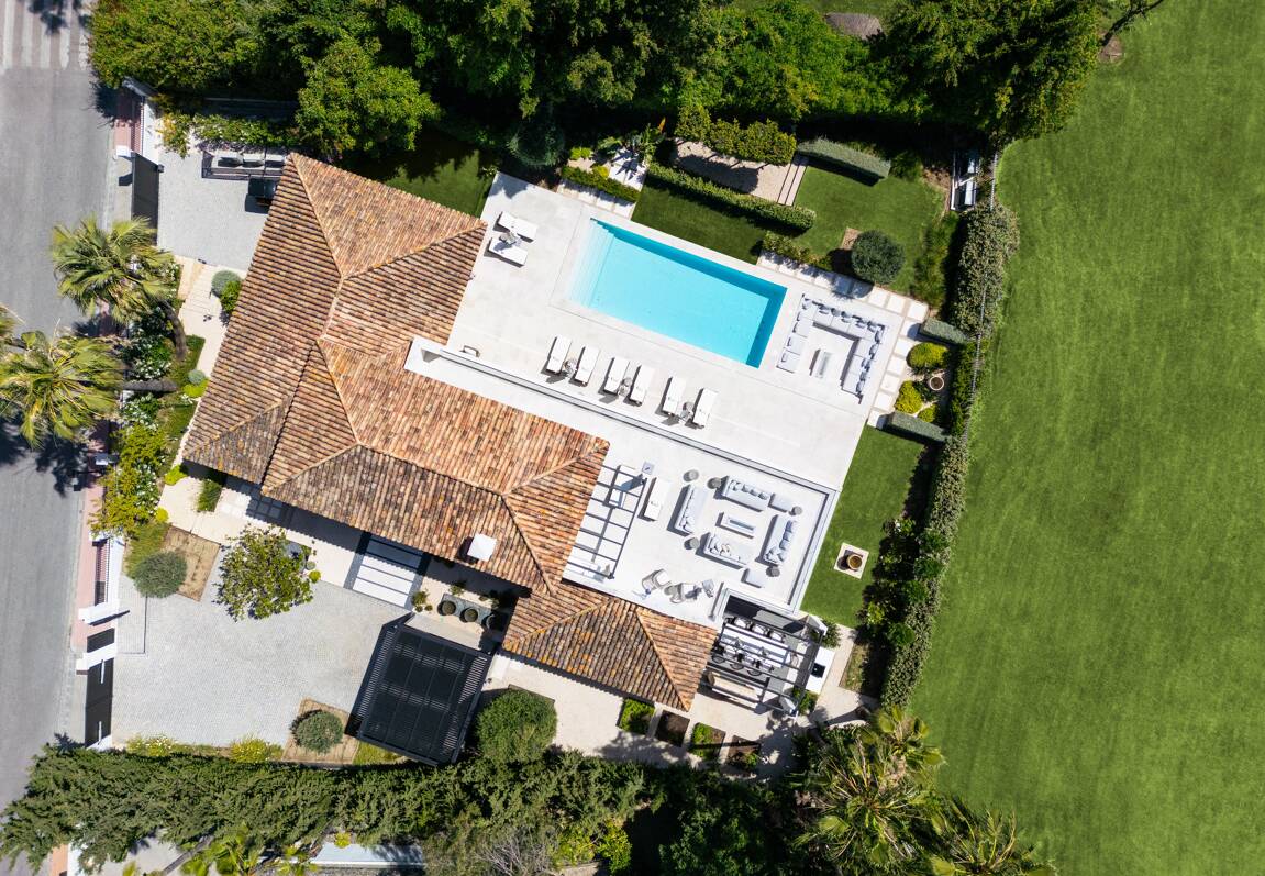 Luxury villa overlooking the Aloha golf course