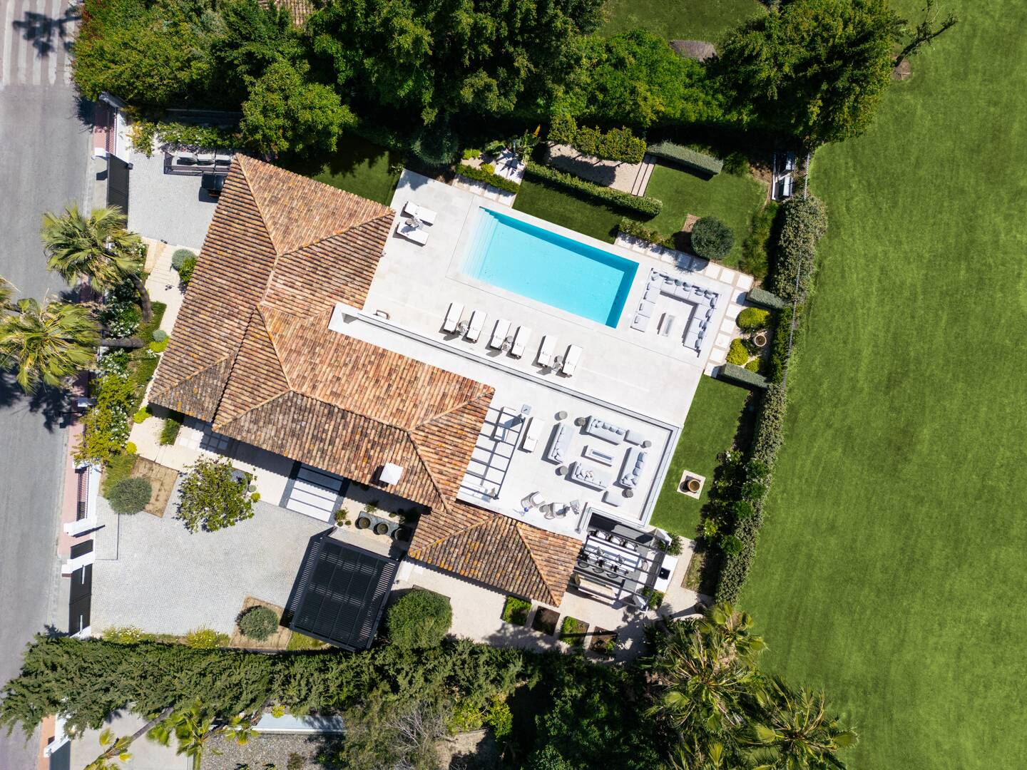 Luxury villa overlooking the Aloha golf course