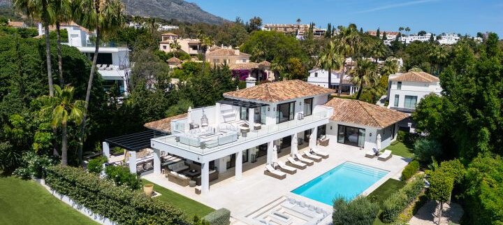 Luxusvilla mit Blick auf den Aloha Golfplatz