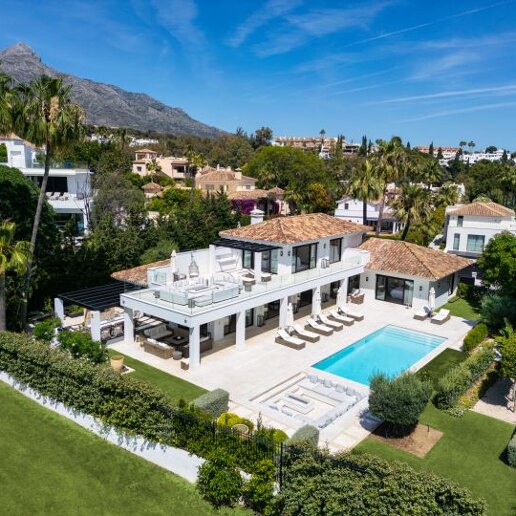 Luxusvilla mit Blick auf den Aloha Golfplatz