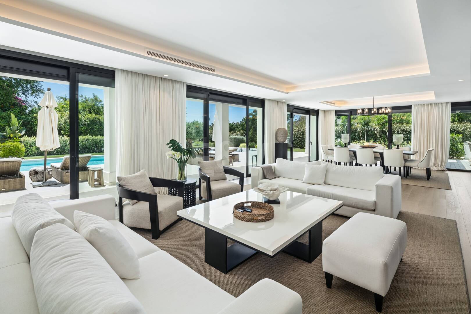 Luxury villa overlooking the Aloha golf course