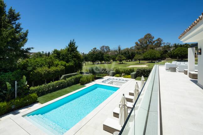 Luxury villa overlooking the Aloha golf course
